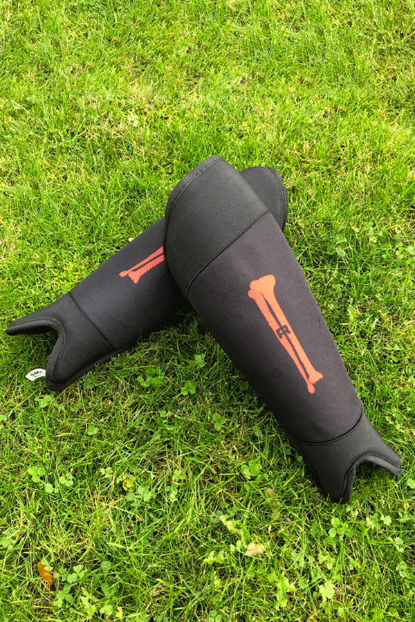 Rofy Scheenbeschermers Bone Zwart Rood